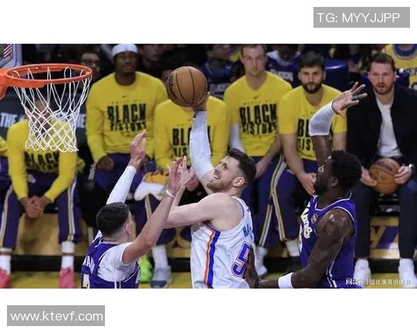 湖人队与雷霆队精彩对决全场回顾视频分析与精彩瞬间重温